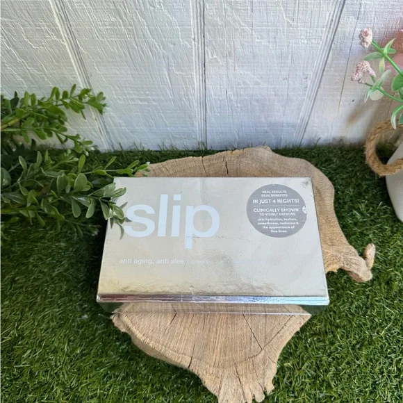 Slip Silver Silk Pillowcase SILVER QUEEN ZIPPERED PILLOWCASE new in packaging